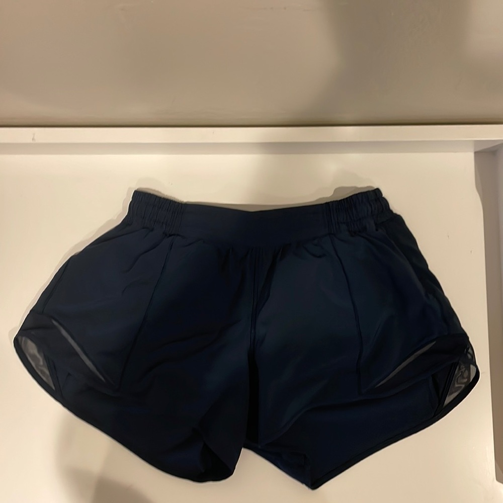 Navy hottie hot shorts 2.5in